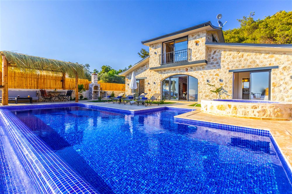 Terras van een Griekse villa met zeezicht